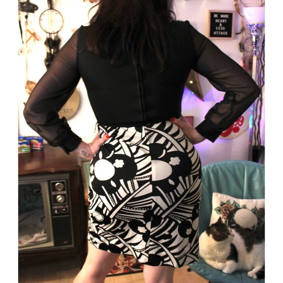 Vintage Black & White Wiggle Dress with sheer sleeves - Picture 4 of 5